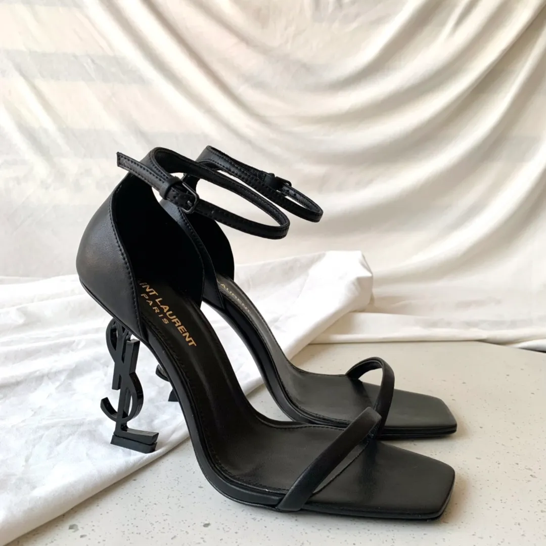 👟👟Ex-factory price 520👟👟 Women's shoes, women's clothing SAINT LAUREN*" YSL classic one-word heel and high-heeled sandals with logo letters. Only YSL understands women's hearts best and does not accept refutation. It is a super invincible feminine artifact and a must-have for women (✅Z products are fully customized, own molded toe hardware, perfect consistency) Upper: Customized imported cotton silk fabric/imported calf patent leather Inner lining: imported 🐑 sheepskin Sole: imported genuine leather outsole Heel height: 9cm Color: black lacquer with silver, black with gold Size: 35-39 (full set of packaging)